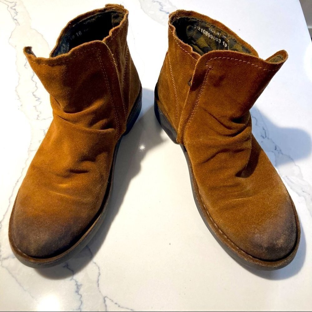 FLY LONDON Sz 40 Suede Distressed Mid-Calf Boots